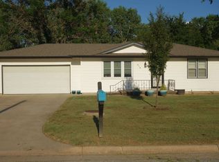 410 S Rucker Ave, Mulvane, KS 67110