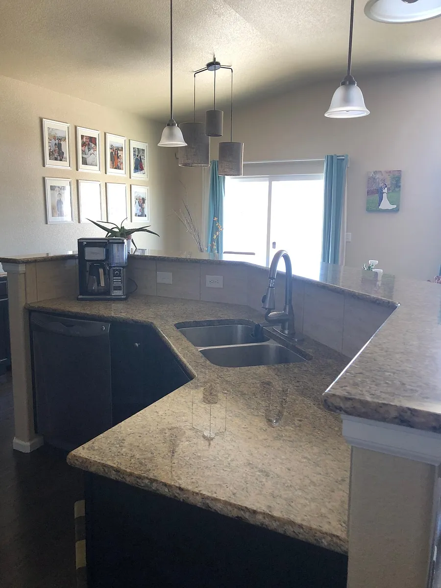Island and breakfast bar - 8068 Chasewood Loop
