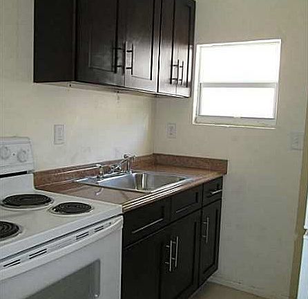 5th image of 408 NE 2nd Ave