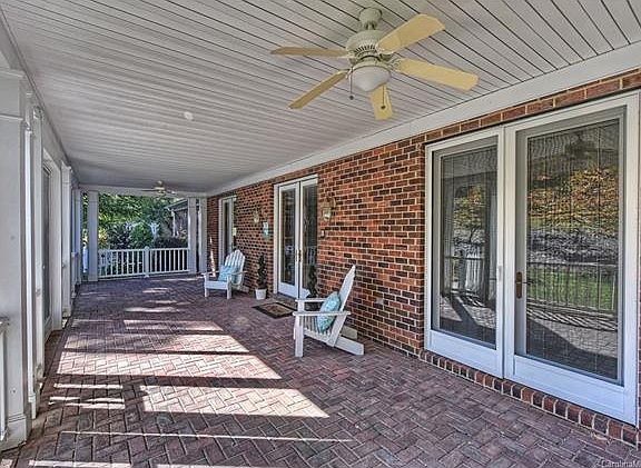 3rd image of 136 Hawkes Point Dr
