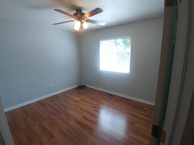 31 Evergreen St — Photo 4
