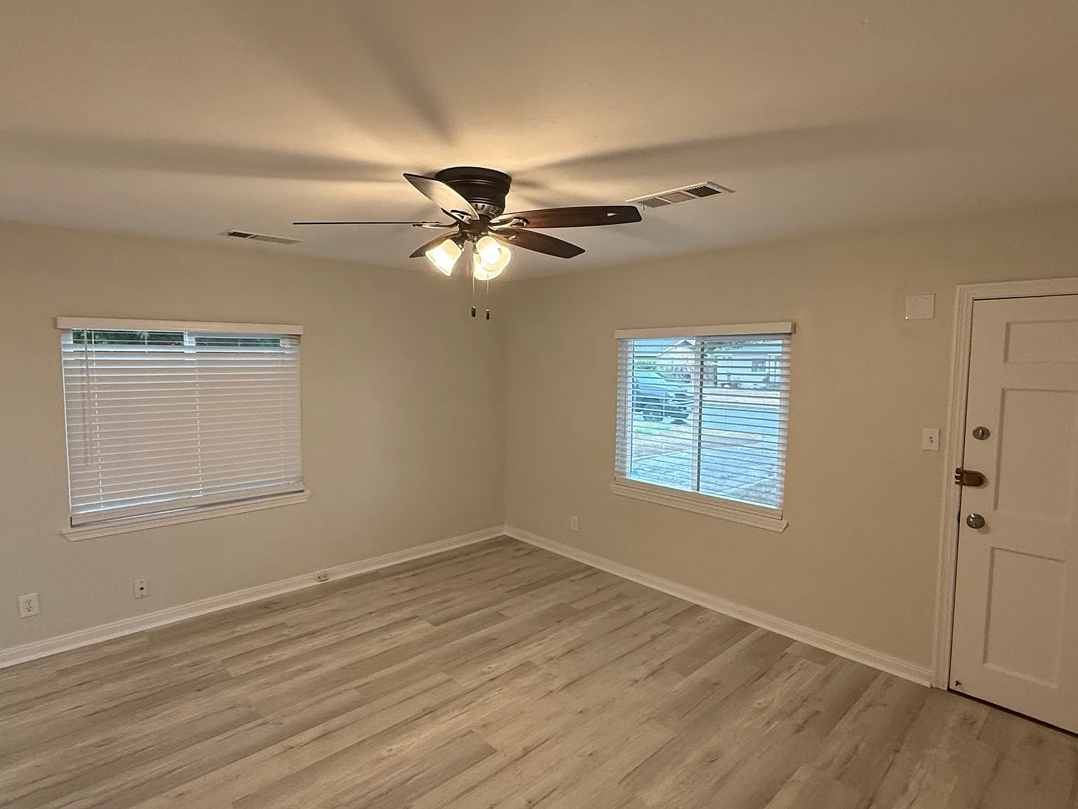2 bed, 825 sqft, $1,850 — Photo 3