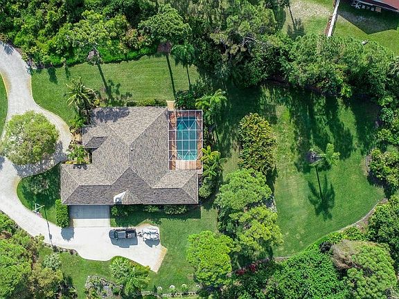 2nd image of 1183 Larchmont Dr