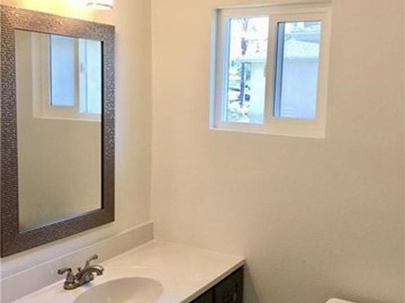 4th image of 838 Sapphire Ln