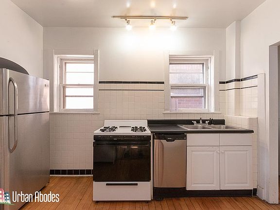 3rd image of 623 W Buckingham Pl #Ua2