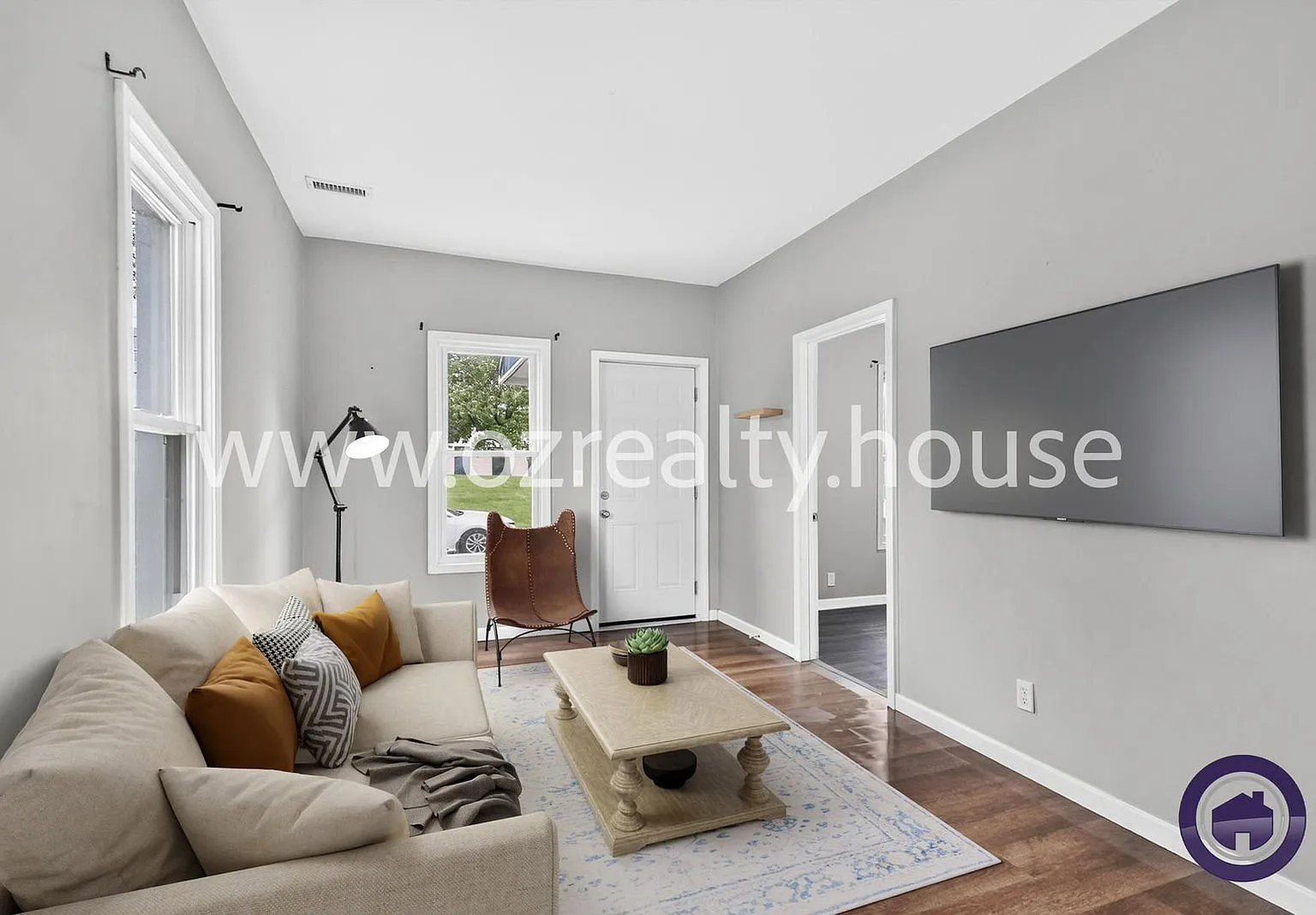 3 bed, 1.0 bath, 872 sqft, $1,295 — Photo 2