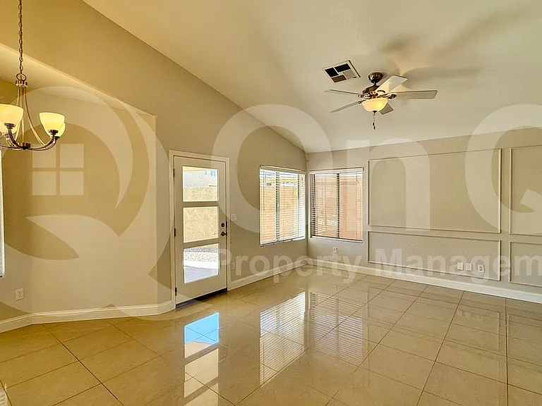 570 S Williams Pl — Photo 8