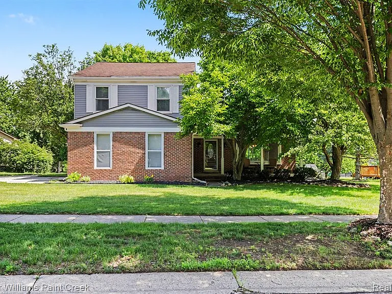 44820 Yorkshire Dr — Photo 1