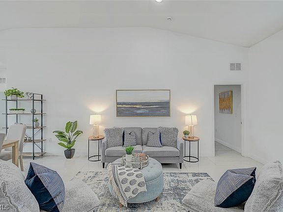 3rd image of 133 Greenbriar Blvd