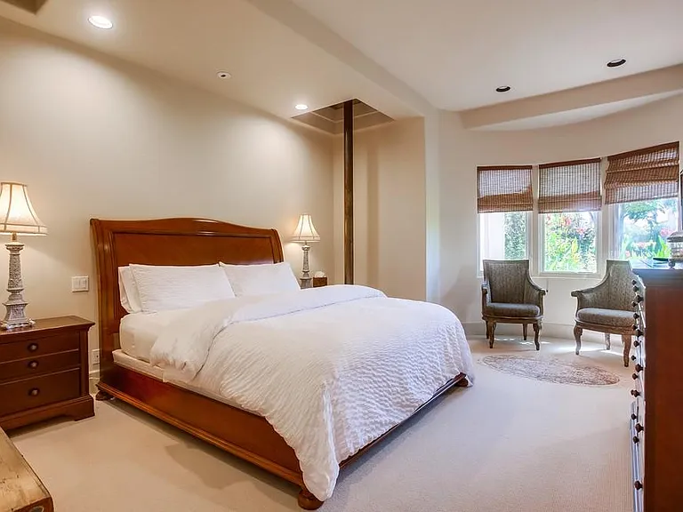 Suite 4 with en suite bathroom and walk in closet