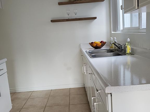 4th image of 24431 Hawthorne Blvd APT 6