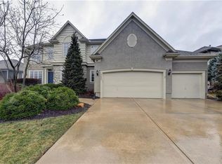 5427 W 164th Pl, Overland Park, KS 66085