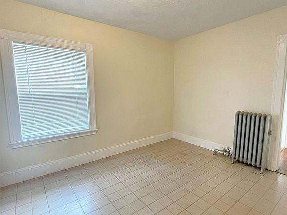 5th image of 75 Lincoln Ave APT 3