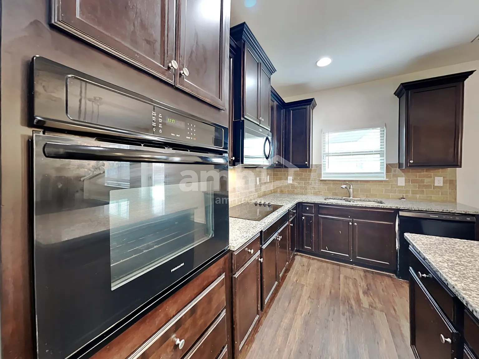 4 bed, 2.5 bath, 2574 sqft, $2,450 — Photo 3