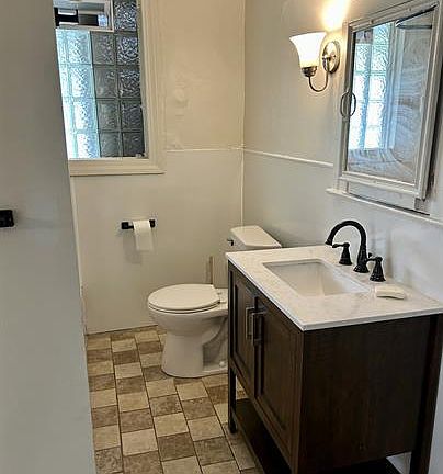 2nd image of 827 Blaine St #1-2W