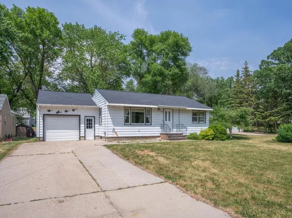 317 1st Ave NE, New London, MN 56273