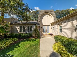 5163 Woodlands Dr, Bloomfield Township, MI