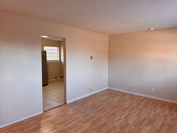 3rd image of 2709 Palmetto Dr