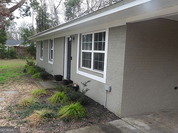 2nd image of 121 Beaver Dr