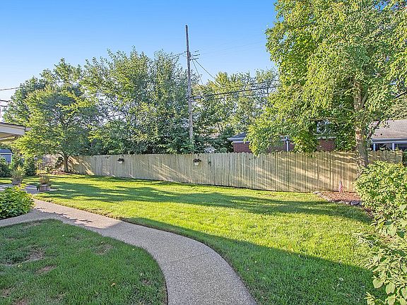 4th image of 905 Blairmoor Ct