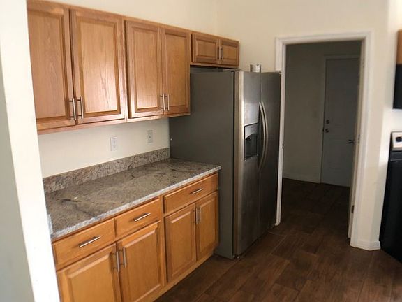 5th image of 135 Hand Ave