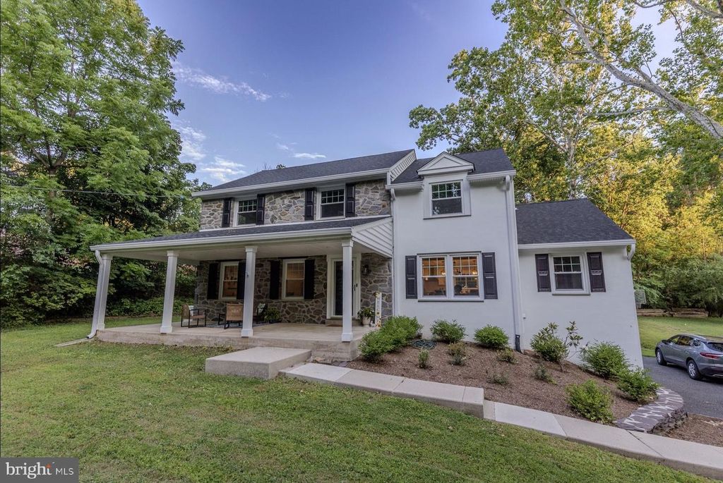 61 Chapel Hill Rd, Media, PA