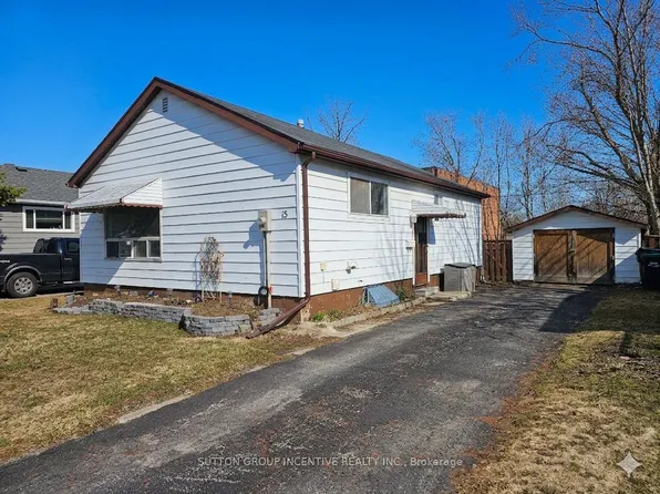15 Newton St, Barrie, ON L4M 3N2