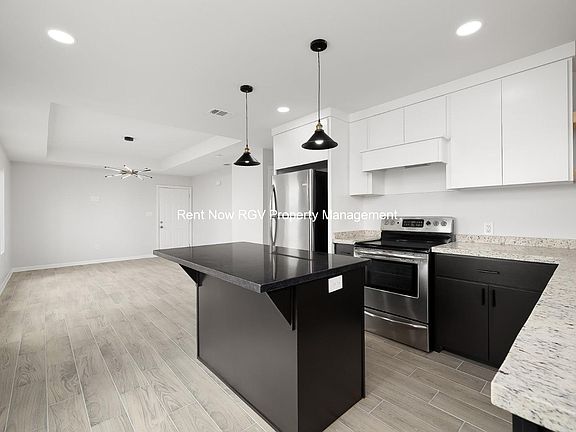 3rd image of 3300 Fuerte Ave #2