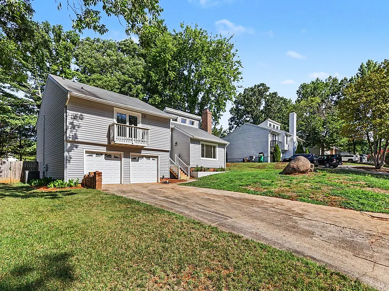 9606 Fairway Ridge Rd — Photo 2