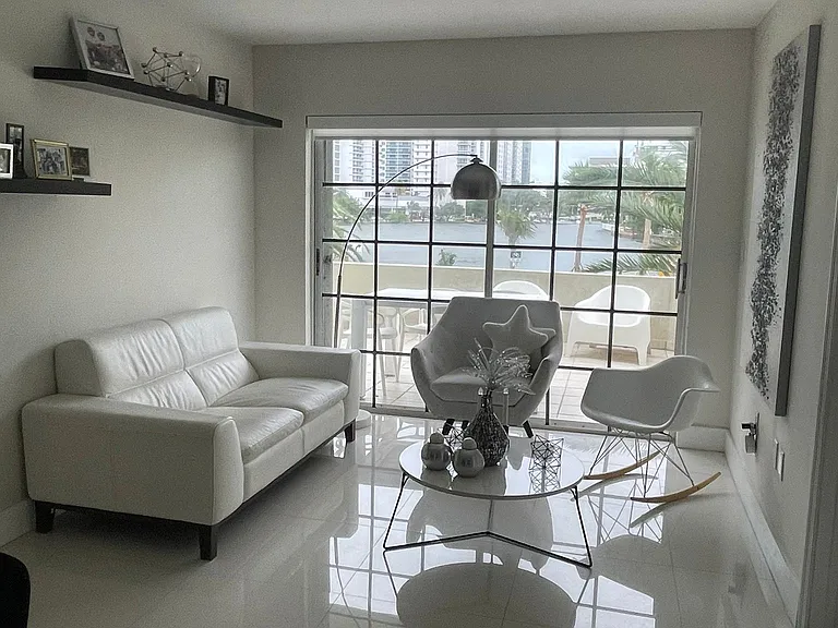 2600 Collins Ave #211 — Photo 1