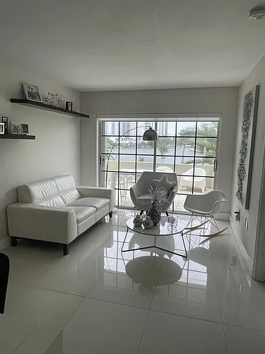 2600 Collins Ave Photo 1