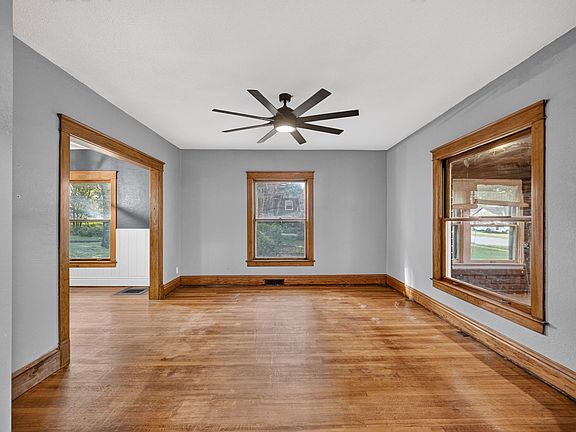 4th image of 3011 64th St