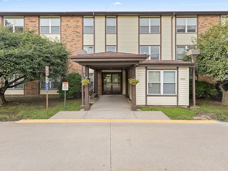 Liberty/Tambo Apartments — Photo 32