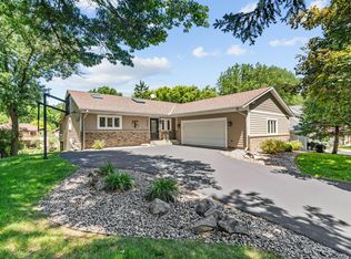 3042 12th St NW, New Brighton, MN 55112
