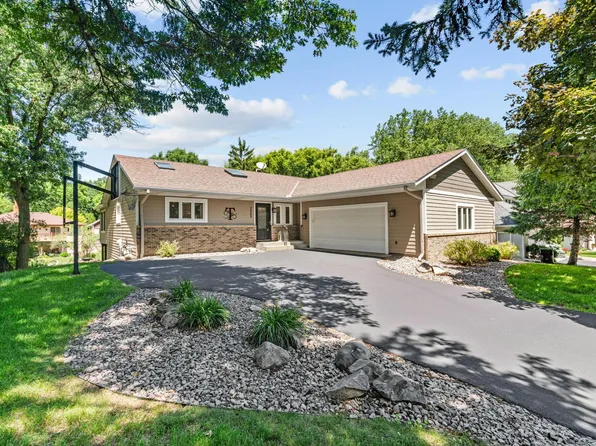 3042 12th St NW, New Brighton, MN 55112