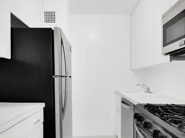 301 East 79th Street image 4 of 12