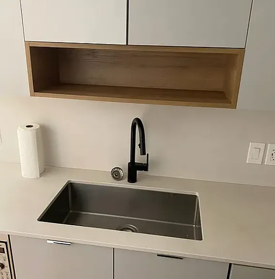 2493 Montrose Ave #410 — Photo 8