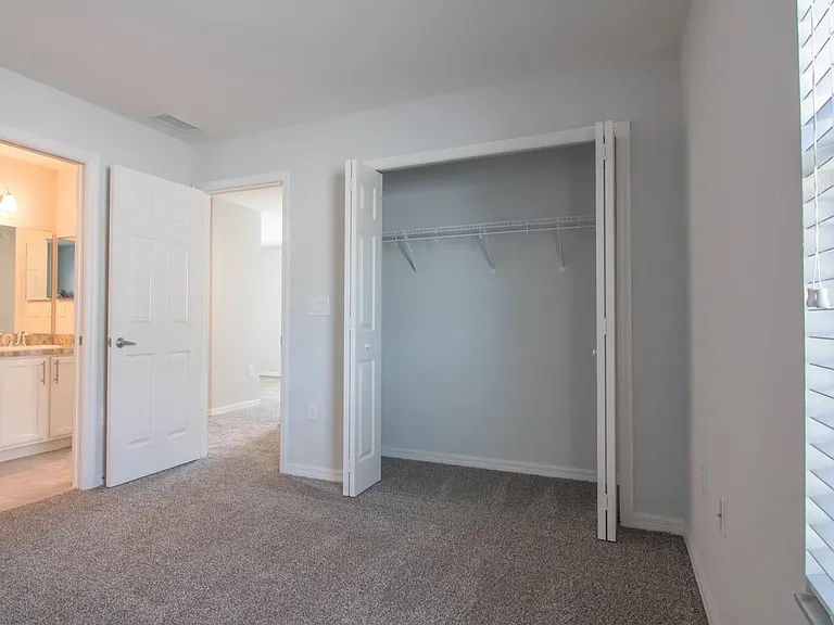 1097 Grantham Dr — Photo 4