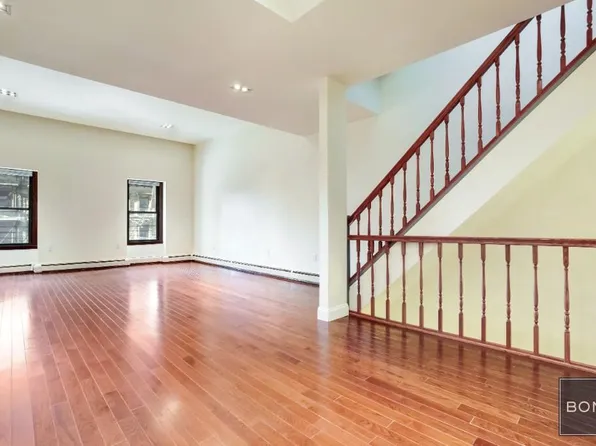 932 8th Avenue image 1 of 14