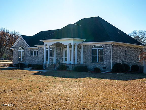 3rd image of 27 Stewart Circle