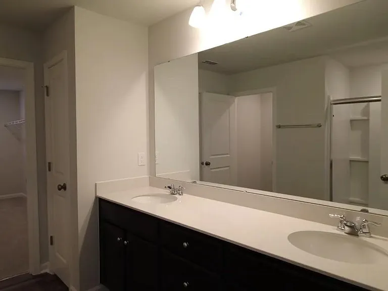 806 McKenzie Park Ter — Photo 40
