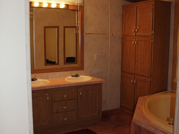 Master Bath/Garden tub