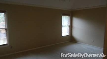 Large Master Room
						:
						Can accommodate a King Size bedroom set easily with space to spare.
