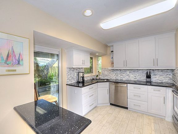 3rd image of 1345 Diana Ave