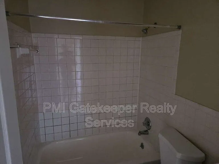 2459 Montana Ave #8 — Photo 11