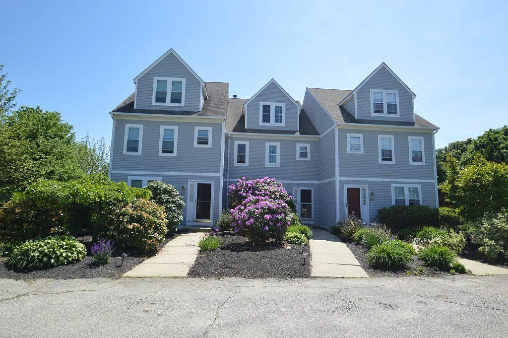 202 Fairway Dr — Photo 1