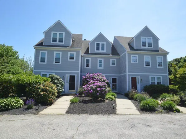 202 Fairway Dr, Middletown, RI 02842