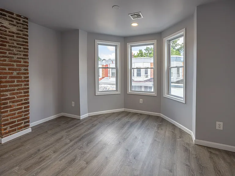 574 E Herman St — Photo 26