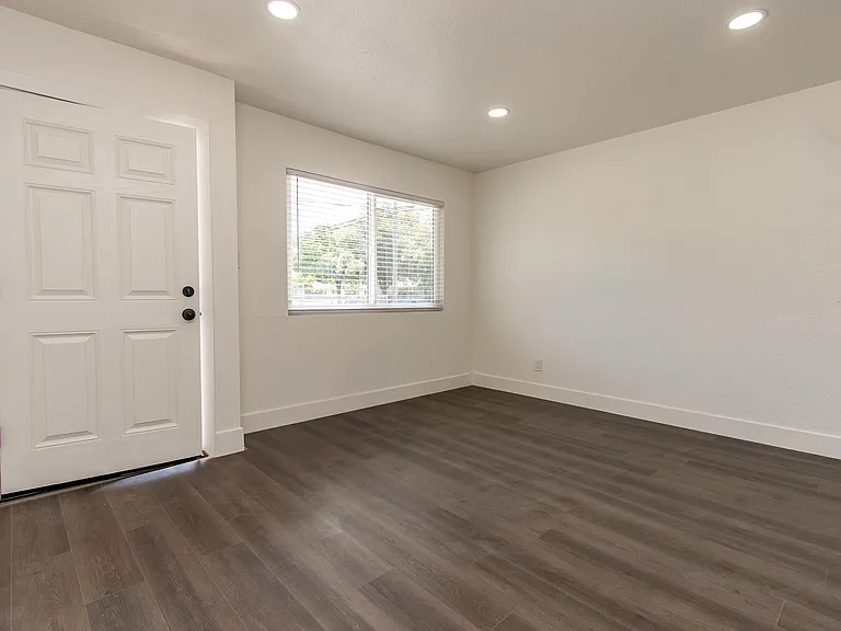 720 Brighton Ave #1 — Photo 3