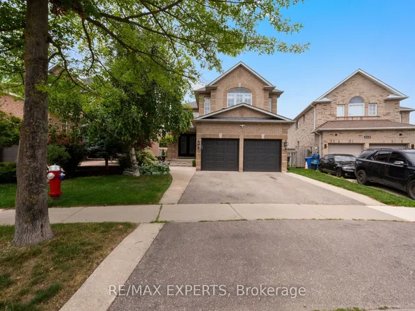 214 Waterbury St, Caledon, ON L7E 2H9